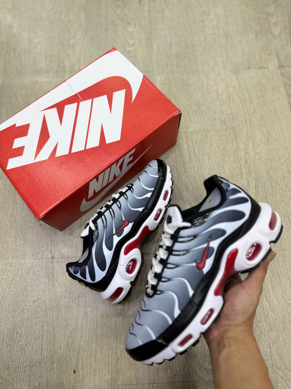 Tênis  Nike Tn