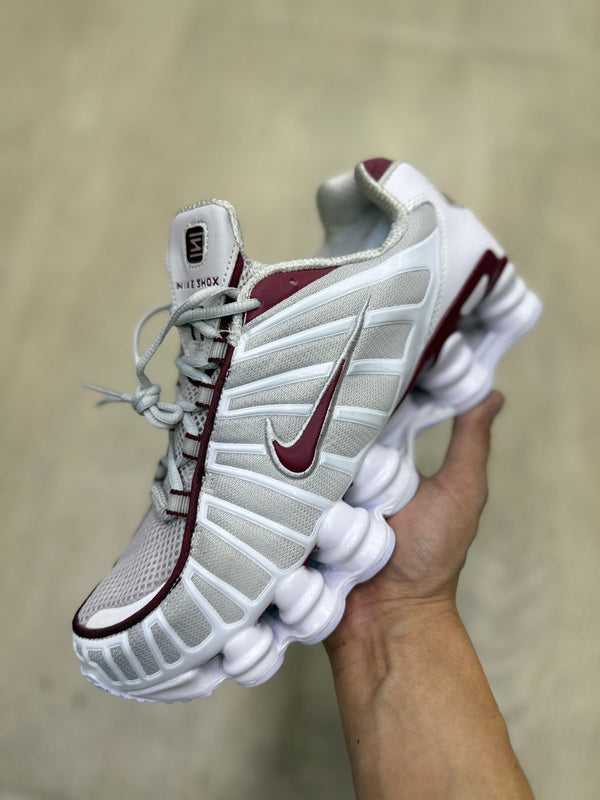 Tênis  Nike doze molas