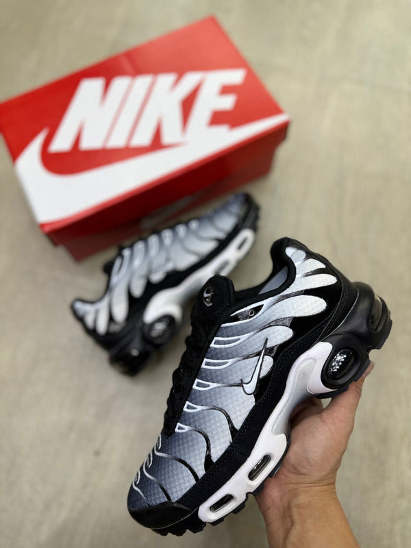 Tênis  Nike Tn